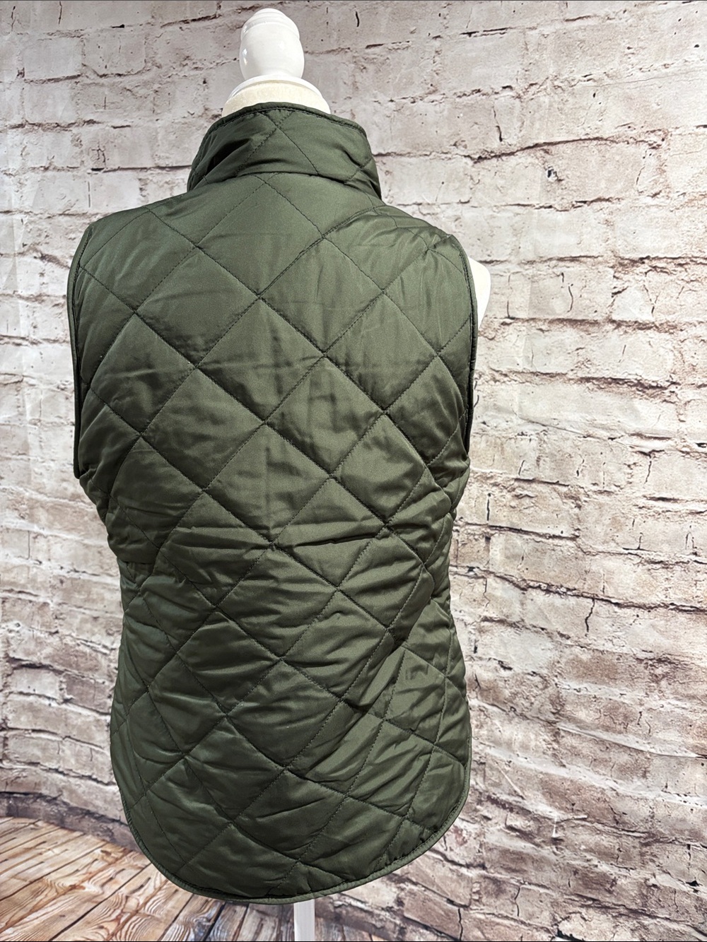 Blue Rain by Francesca‘s Quilted Olive Green/ Sherpa Reversible Women's Vest - Picture 2 of 6
